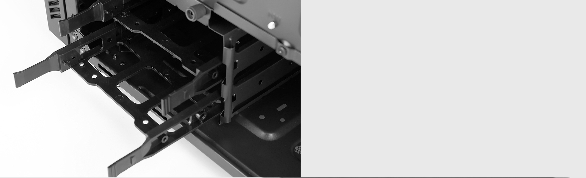 Removable drive racks on the Antec case