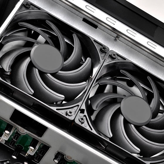 close look at two drivebay 120mm fans