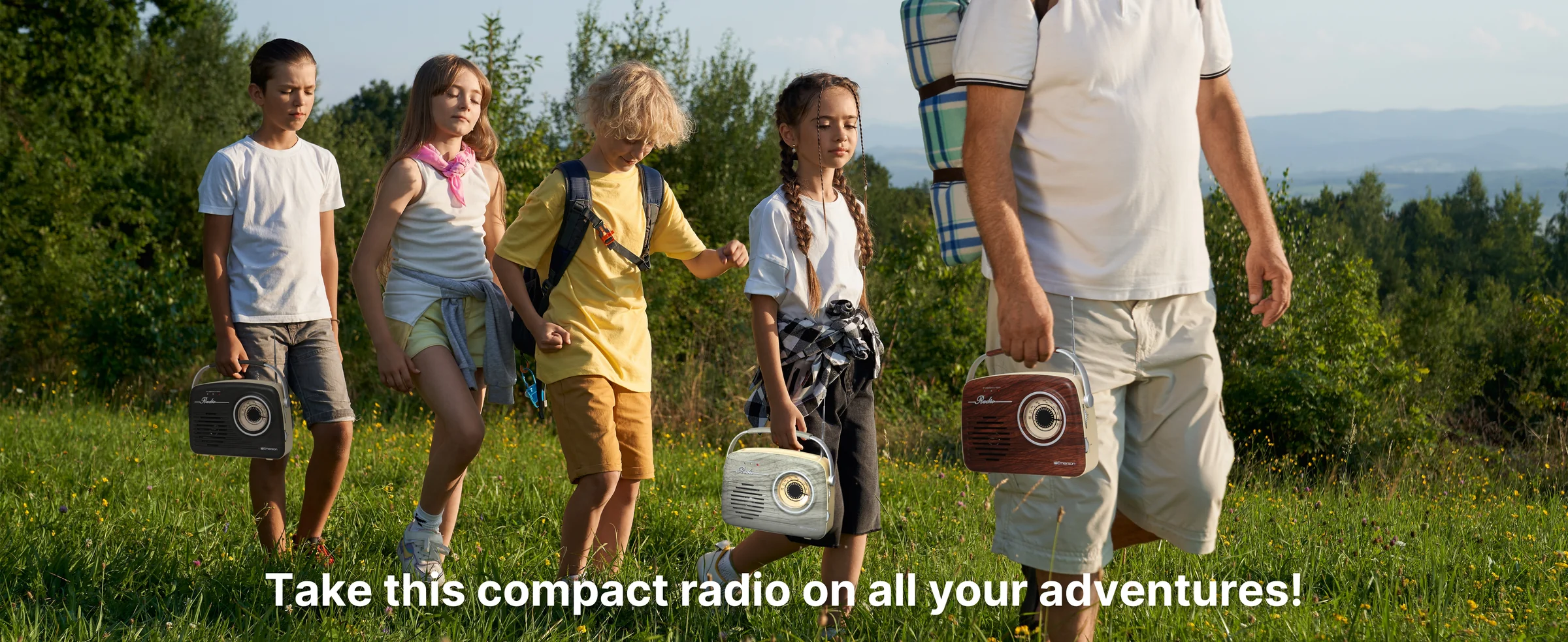Emerson EAS-3002 Portable Retro Radio with Built-in Rechargable Battery