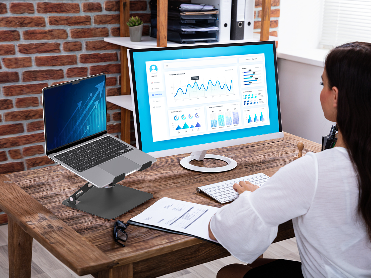 The adjustable design makes it easier to operate on multiple screens.