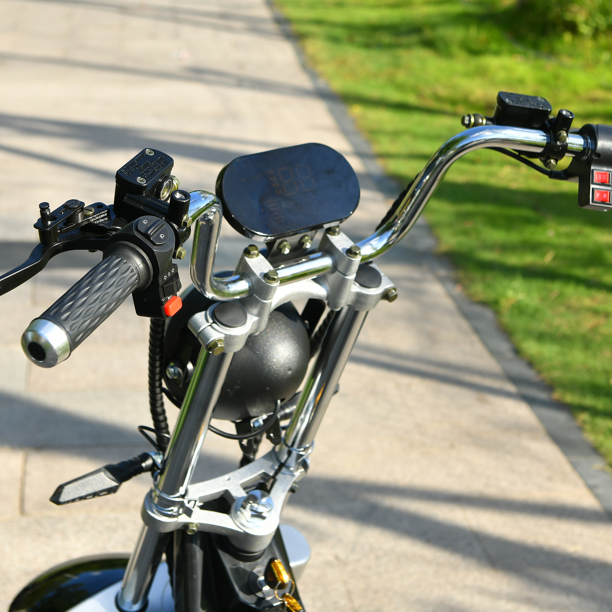 Pull the handlebar to steer the bike.