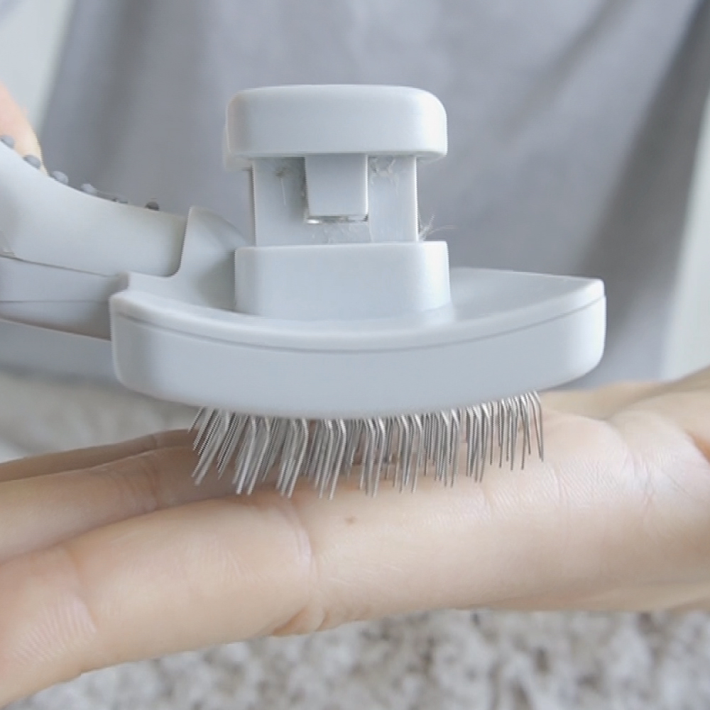 URBANER Self Cleaning Slicker Brush, Dog/Cat, Professional Grooming De-shedding pet supplies, Safe,