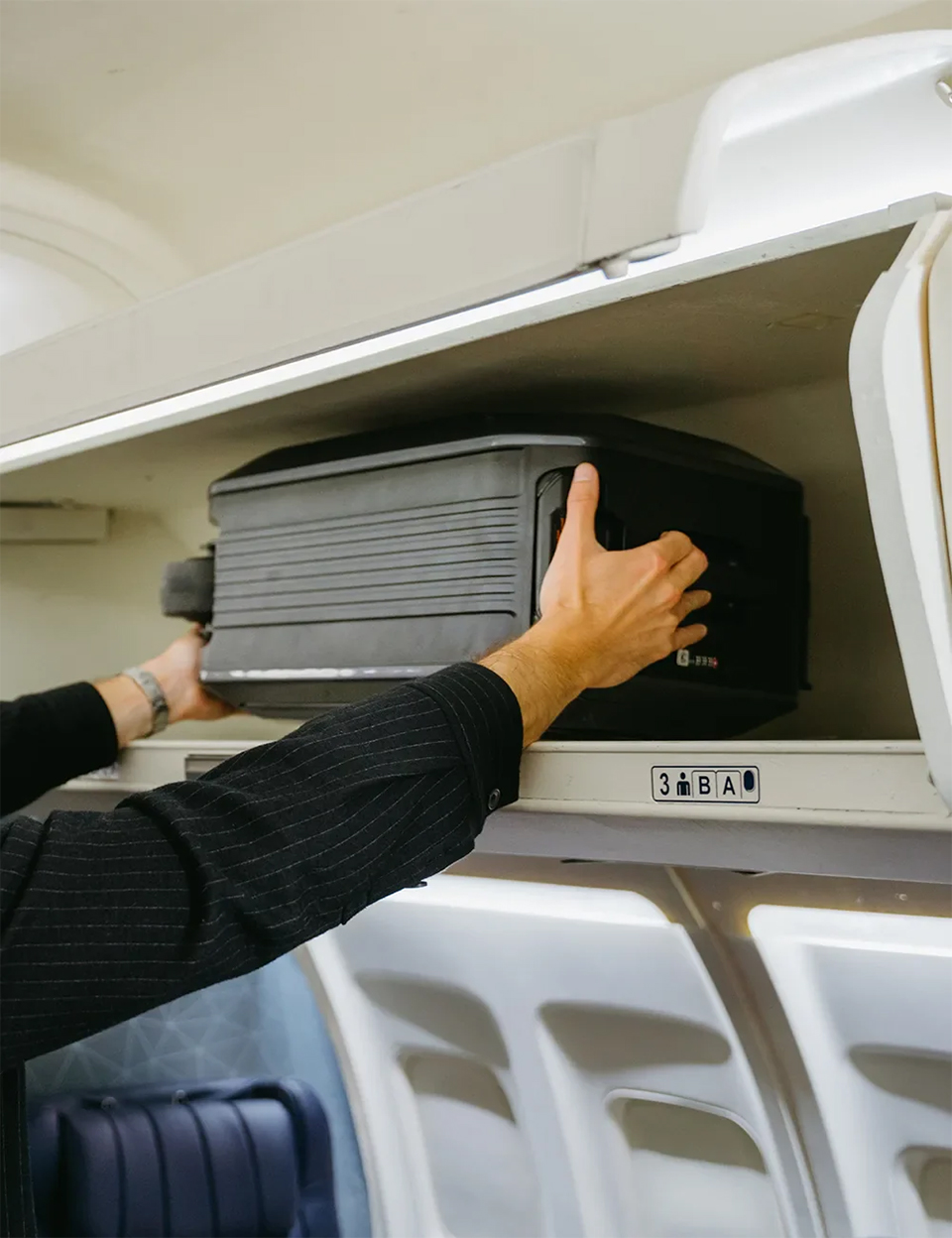 AOTOS L2 electric luggage