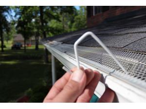 25 count White Christmas Hook for gutters with mesh leaf gutter guard 25 count White Christmas Hook for gutters with mesh leaf gutter guard