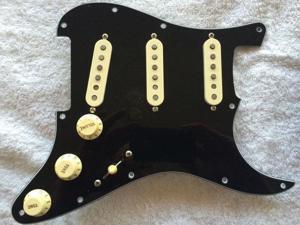 Fender Pure Vintage 59 Loaded Strat Pickguard Aged Cream on Black 7 Way USA Fender Pure Vintage 59 Loaded Strat Pickguard Aged Cream on Black 7 Way USA