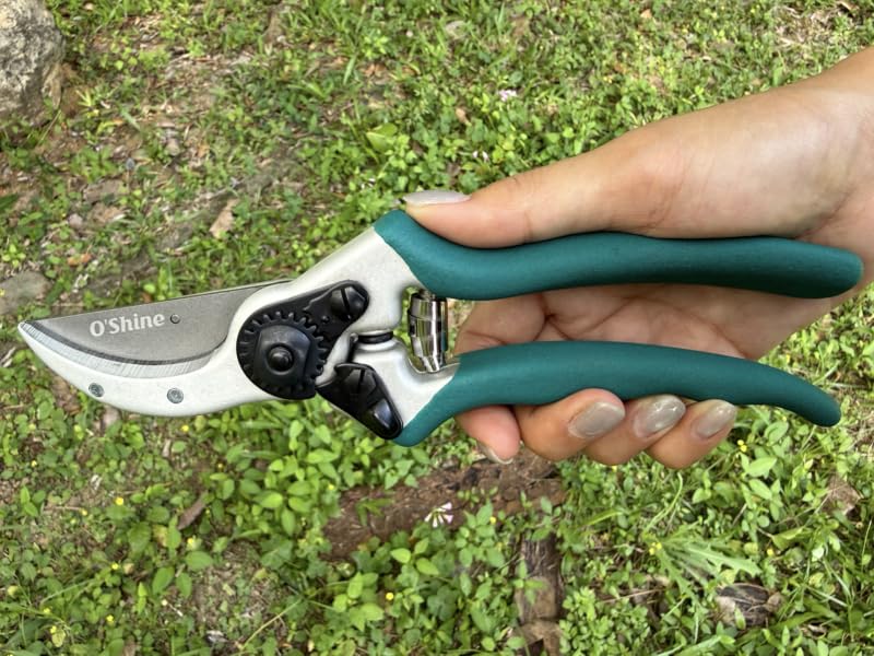 Ergonomic pruning shears, textured anti slip PVC handle and dual mode blade opening for hand relief
