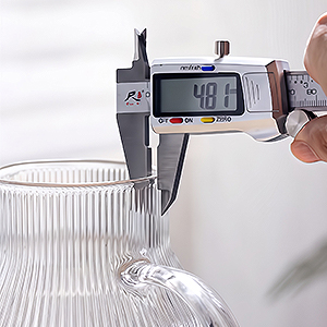 This borosilicate glass pitcher is made from 4.8mm thickened borosilicate glass
