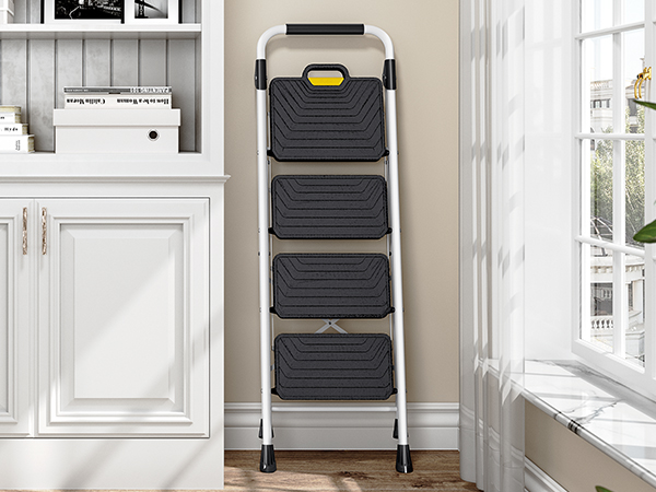 STEP LADDER