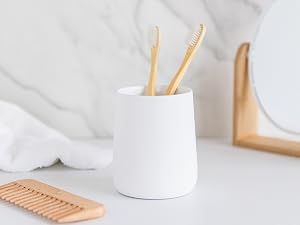 round toothbrush holder white