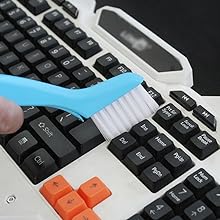 Keyboard cleaning brush