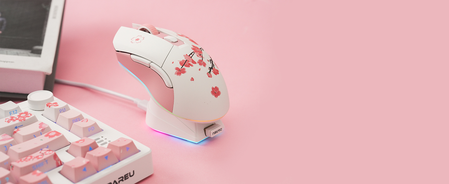 Sakura mouse with charging dock