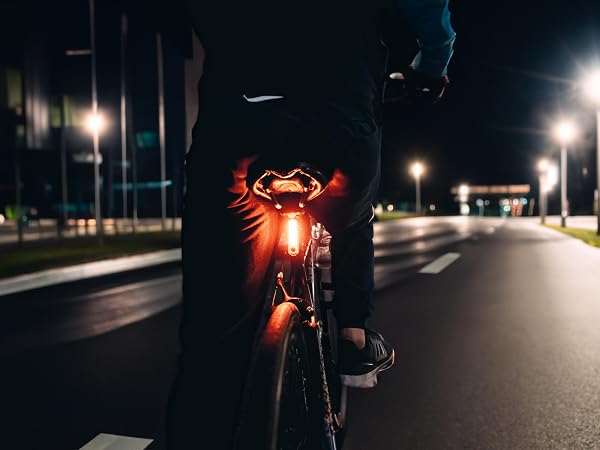 Kit-R1 rear bike light, compact design, USB rechargeable, red LED light