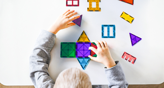 Magnetic Tiles Toy with 2 Cars