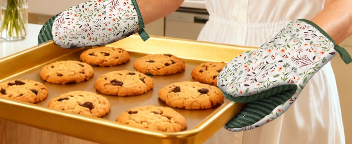 chiccrest Mini Oven Mitts Set
