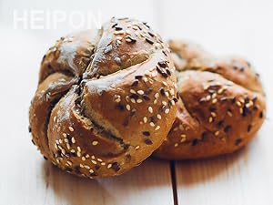 After each baking session, the food can be easily removed from the baking mat