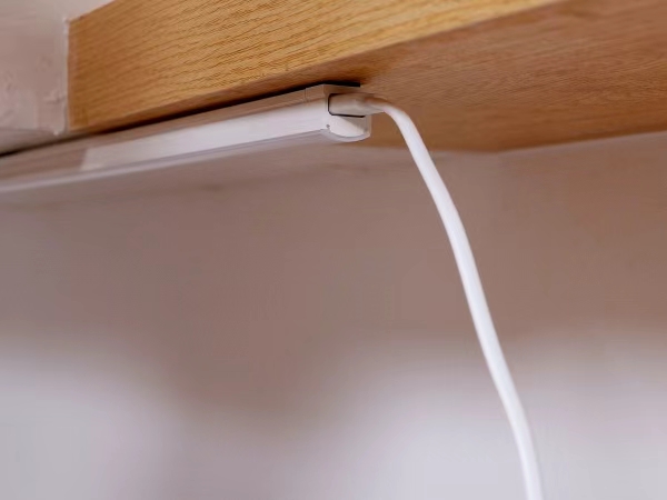 under cabinet light