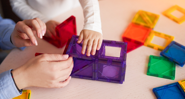 Magnetic Tiles Toy with 2 Cars