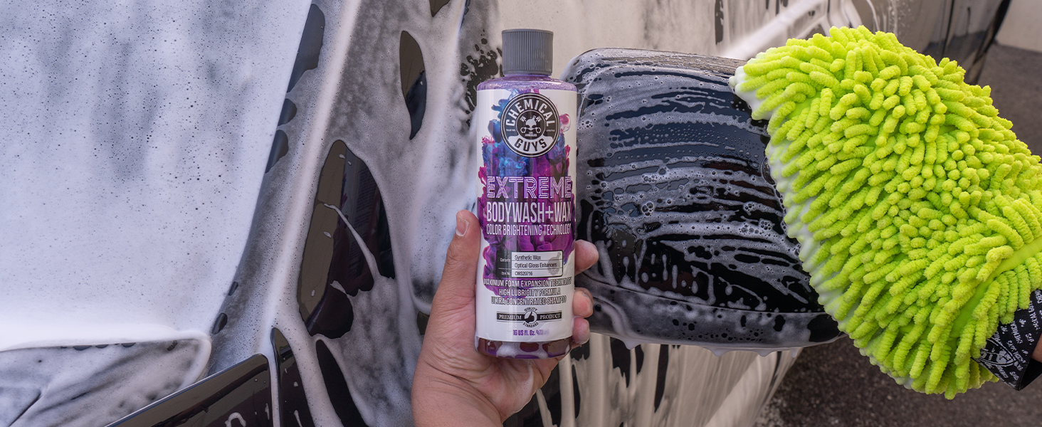 Lifts bug splatter, road film, and built-up grime while laying down a glossy topcoat.