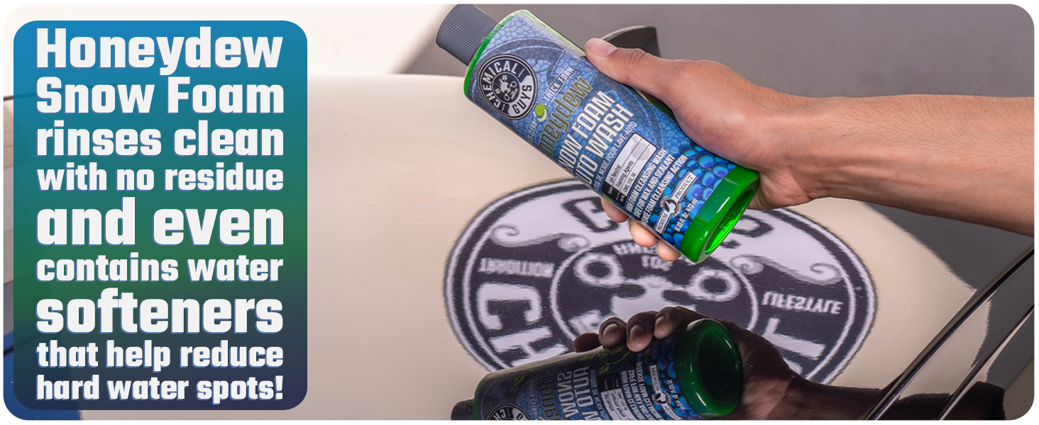 Auto detailing kit with wash mitt and microfiber towels for exterior car care