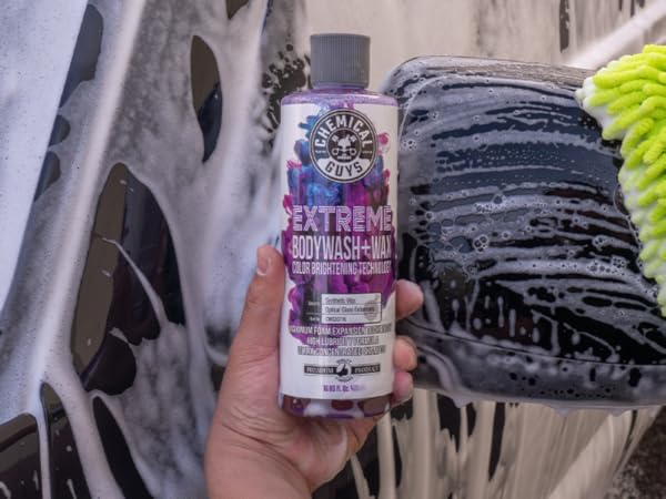 Lifts bug splatter, road film, and built-up grime while laying down a glossy topcoat.