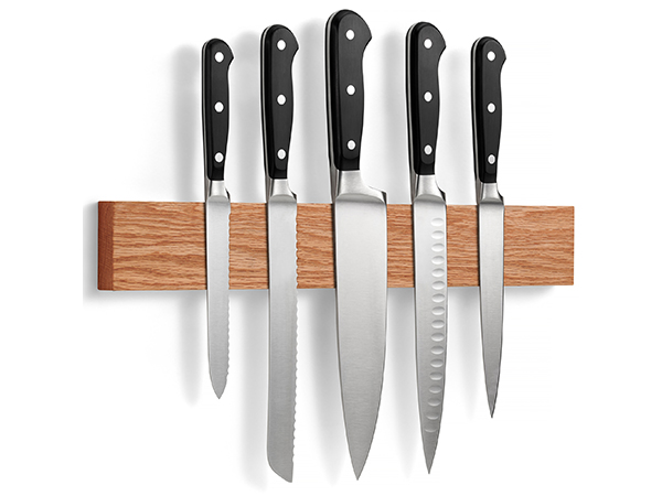 Magnetic knife holder in oak