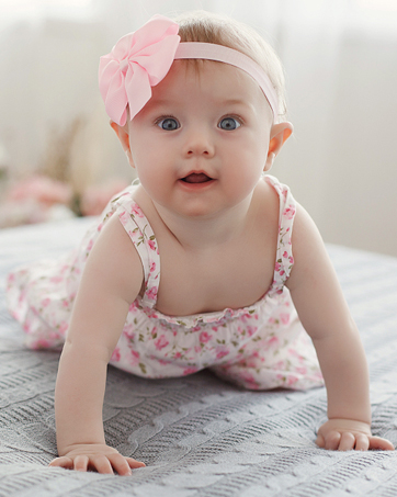 A lovely bows with a lovely girl !!