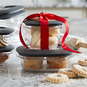 Entertain, bring treats to parties, and serve in these crystal-clear containers.