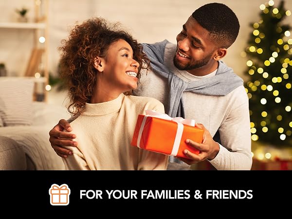 Couple exchanging a gift, suggesting the FORLIM grinder set for family and friends