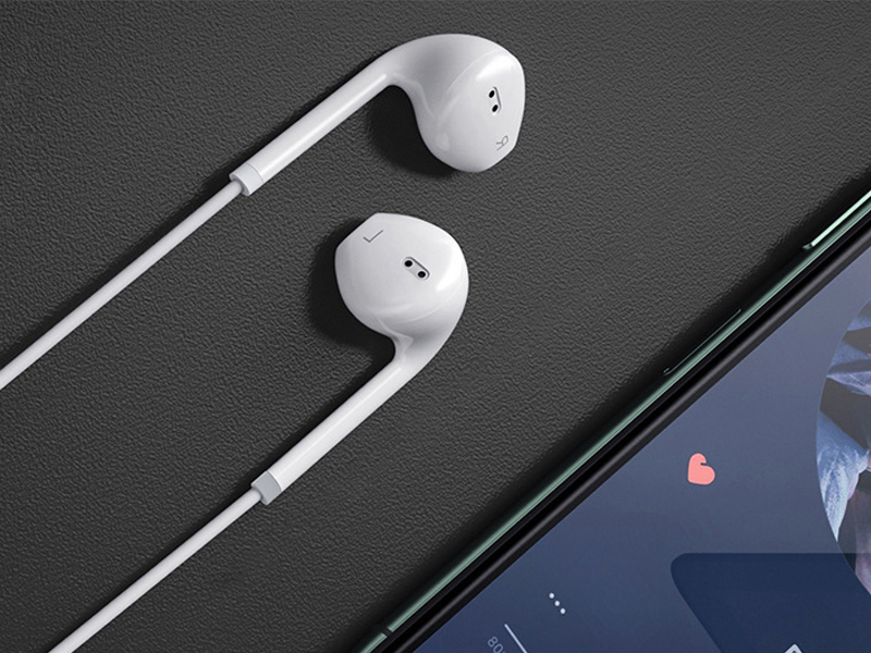 macbookpro wired earphone