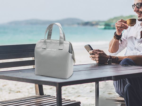 Stylish and lightweight designed makes it easier to carry to on-the-go meals