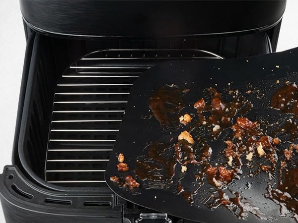 includes a reusable and non-stick grill mat to protect basket from extra sticky foods