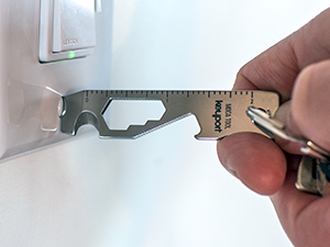 MOCA Tool screwing a light cover