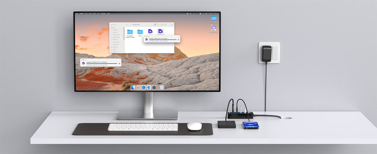 Mac desk setup: the hub expands your ports and keeps the workstation organized