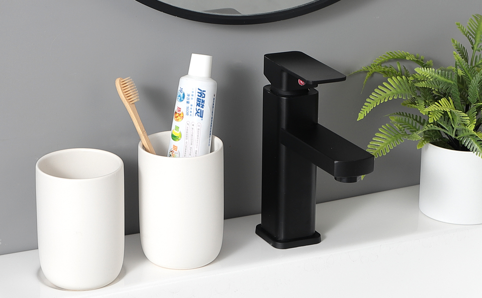 Bathroom tumbler cup