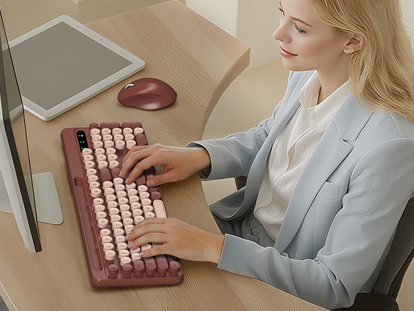 Your stylish work companion, effortlessly carry focus wherever your journey leads.