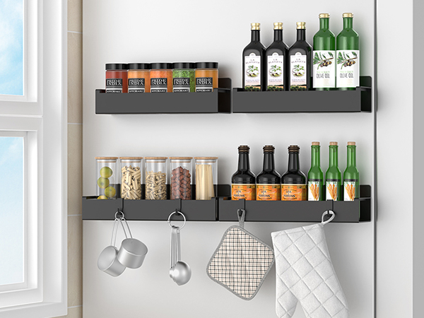Magnetic spice rack for refrigerator