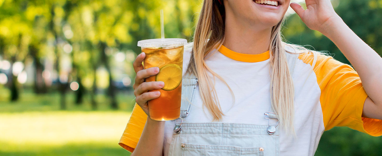 bulk plastic cups with lids and straws