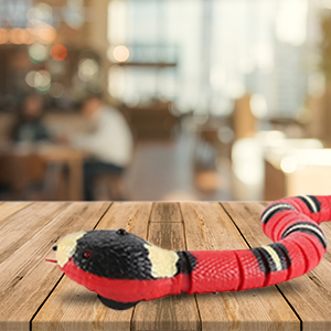 Our smart snake cat toy has a vibrant color and textured body that's easy to grip