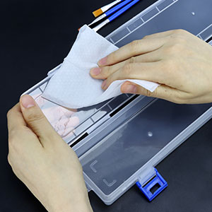 Easy to clean the box with a damp cloth