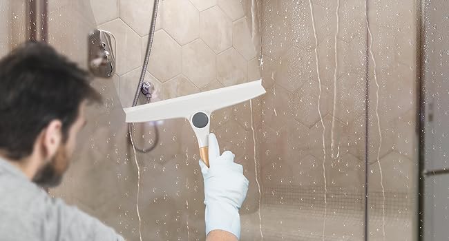 STREAK-FREE CLEANING PERFORMANCE