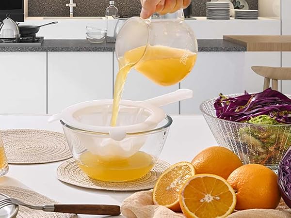 Prepare afternoon tea, squeeze orange juice and filter orange juice, enjoy afternoon tea time