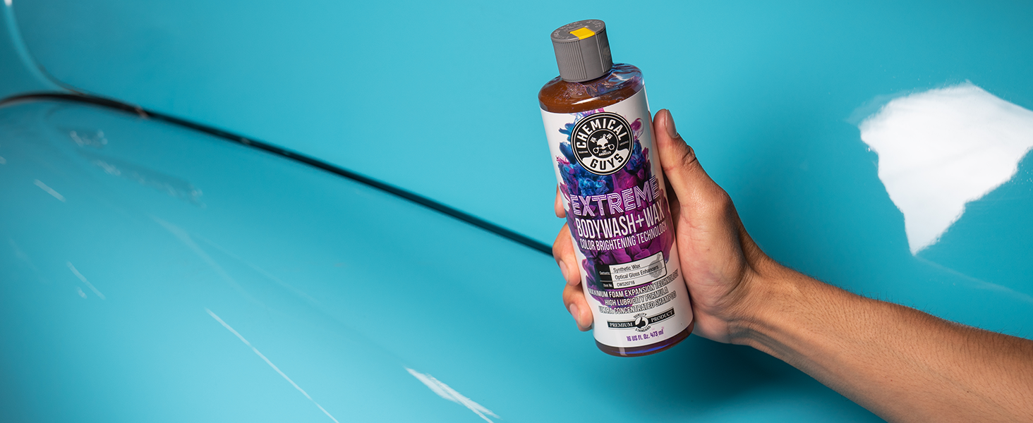 High-lubricity formula glides over panels to lift dirt with less swirl and scratch risk.