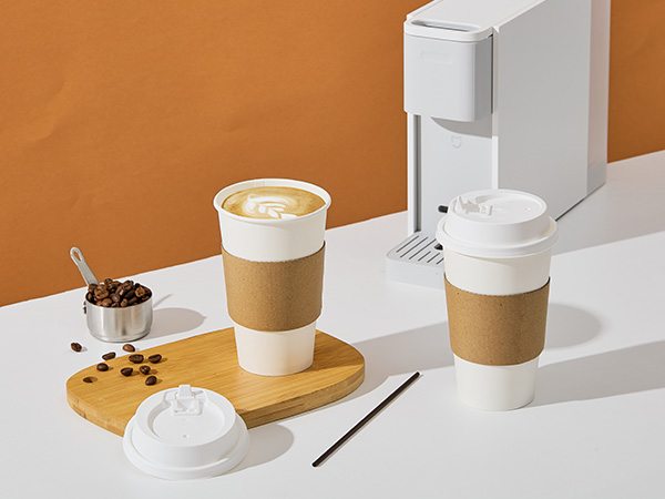 coffee cups with lids