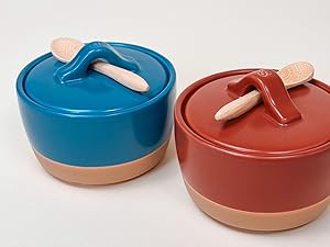 blue and red salt and pepper jar wooden spoons