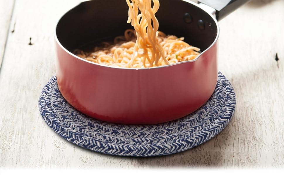 Thermal pads for cooking instant noodles
