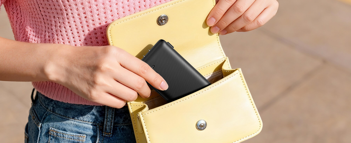 Essential Travel Charger-Black