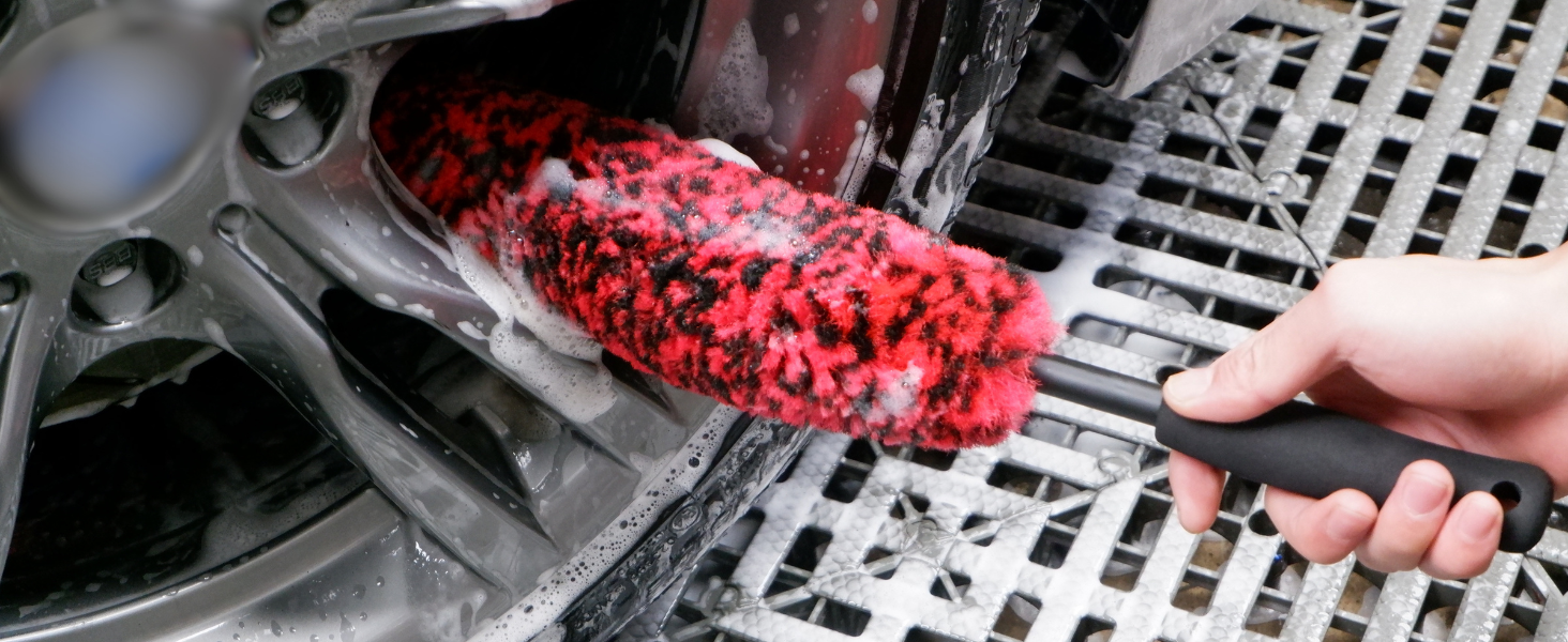 Wheel brush cleaning wheel barrel