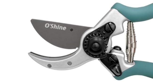 Ergonomic garden clippers with partial blade opening to reduce hand fatigue during rapid trimming