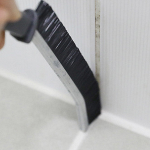 Features an angled tip for optimal scrubbing precision. Great for your bathroom tiles