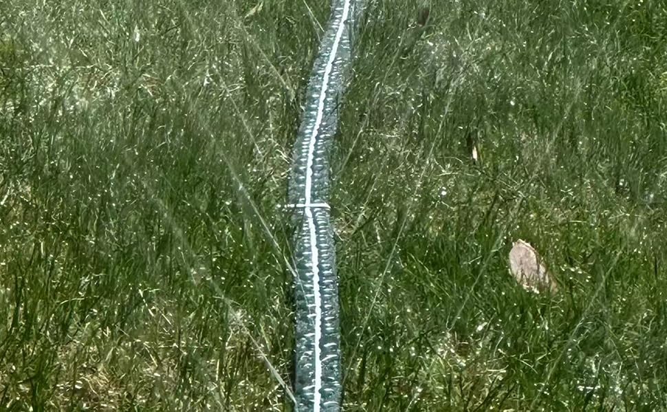 The sprinkler soaker hose can spray water to a great height and irrigate a large area of plants.